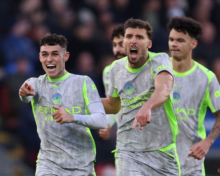 Title-chasing Man City beat Palace 3-0, Villa edge West Ham in five-goal thriller