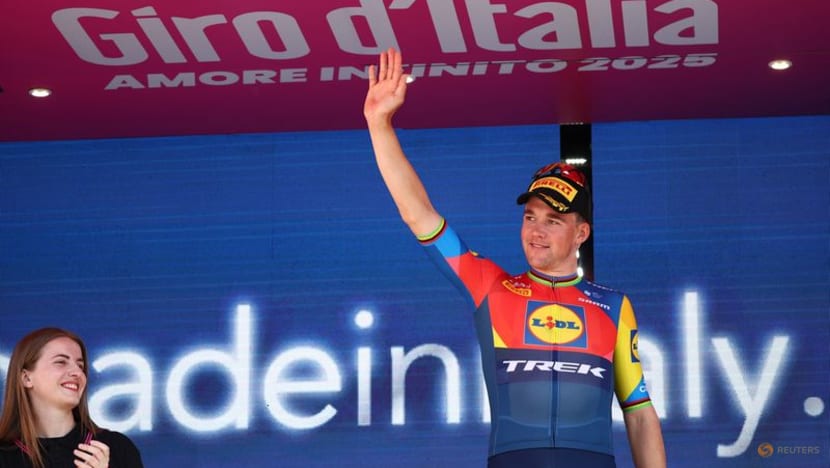 Pedersen sprints to take Giro stage three and retake pink jersey Pedersen sprints to take Giro stage three and retake pink jersey
