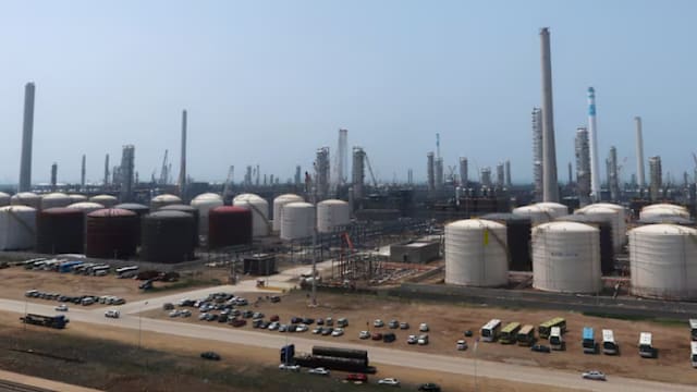 美国以助伊朗出售石油为由 制裁中国独立炼油厂