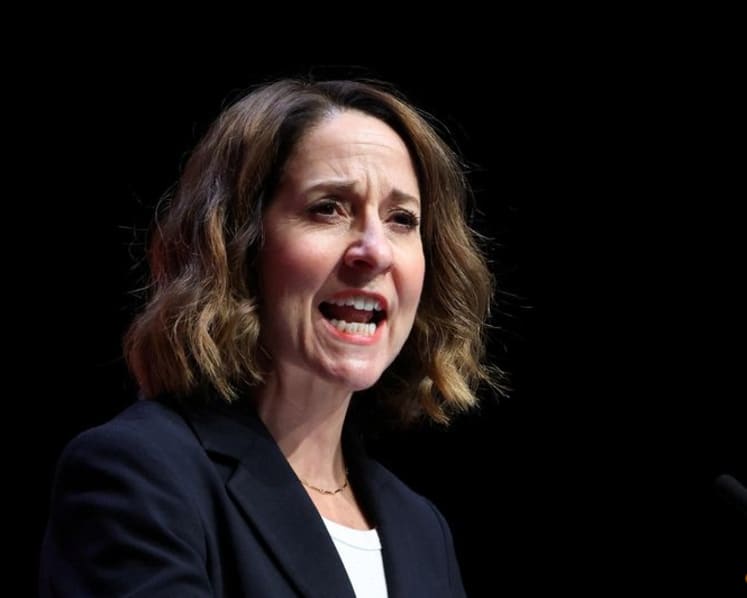 UK tells parents to quiz their children about toxic online content