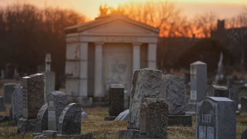 கல்லறையில் திருட்டு....கைப்பற்றப்பட்ட 100 மண்டையோடுகள்