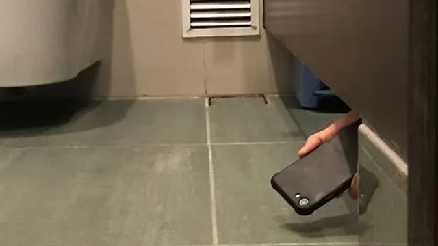 连续两天偷拍同一名男子如厕 32岁男子判监四周