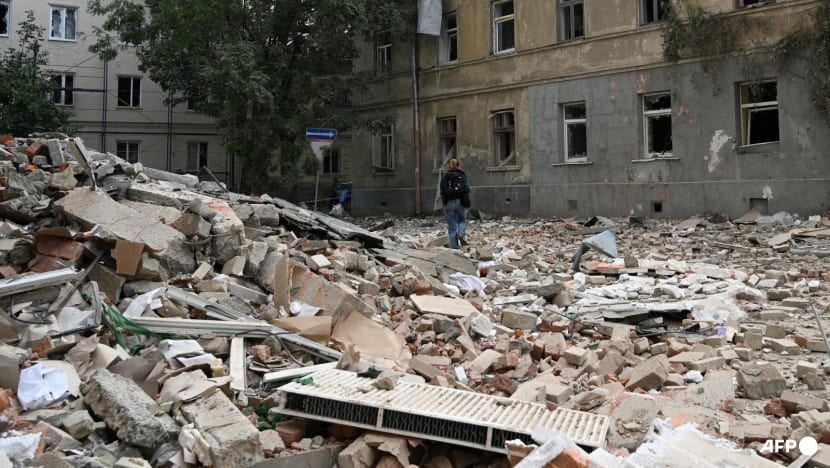 Russia ramps up strikes on Ukraine, killing one