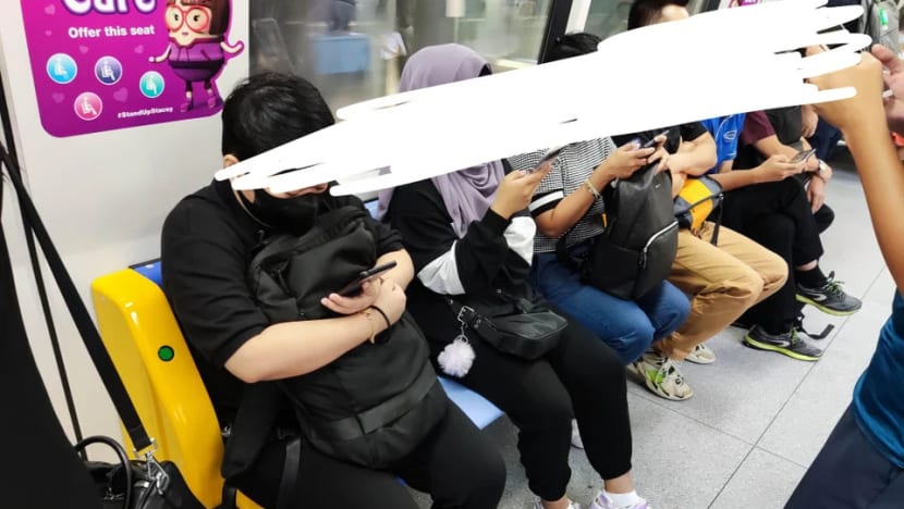 #trending: Foldable seats on MRT trains don’t give more standing room, Redditors say