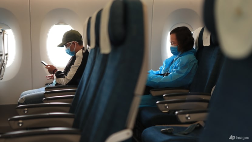 Commentary: Just how risky is it to stay maskless on a plane?
