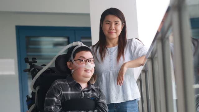 他是她的眼 她是他的手 残疾伴侣携手共谱艺术人生