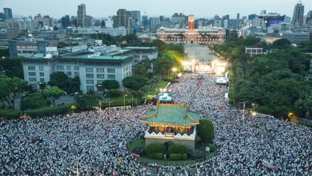 台湾食用油致癌物超标风波延烧 国民党号召逾20万人集会抗议