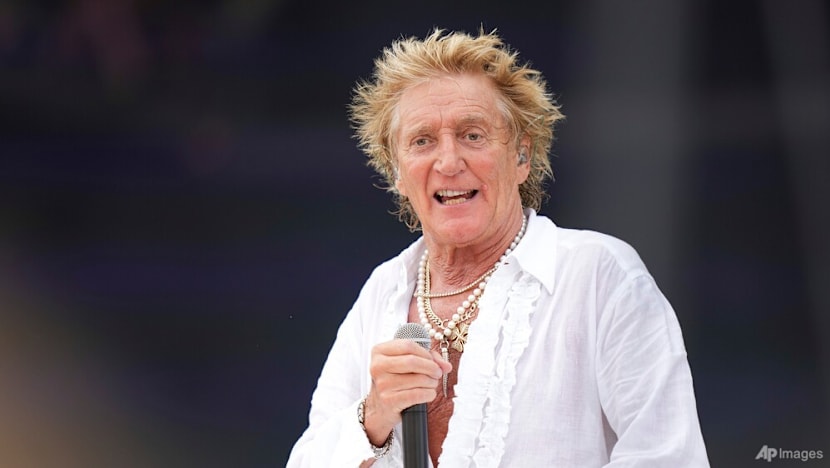 Rod Stewart cancels tour dates after routine coronary stent procedure