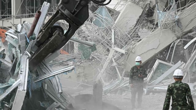 泰国曼谷摩天大楼废墟下探测到生命迹象 估计15人受困