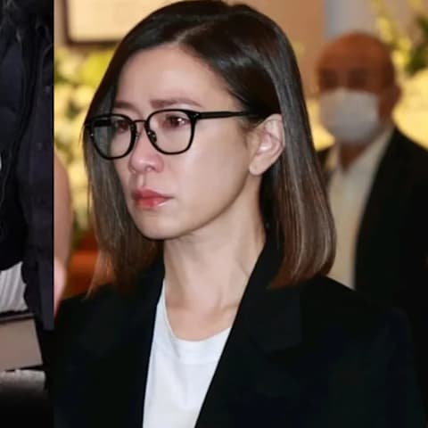 永别了！许绍雄出殡，女儿许惠菁捧遗照、佘诗曼强忍泪水……