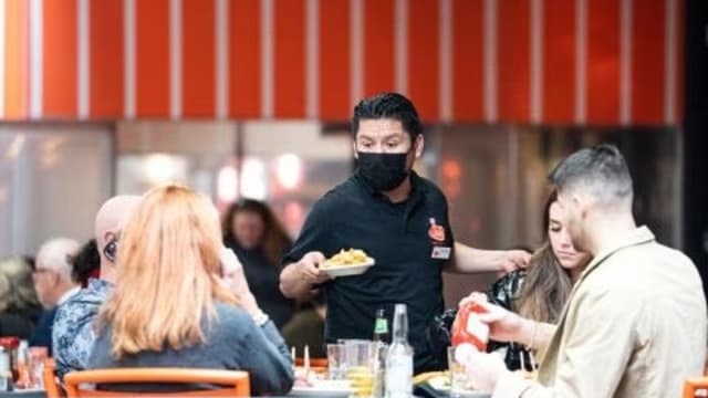 美国服务业出乎意料加速扩张