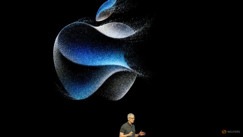 Apple's CEO Cook opens new store in Shanghai Apple's CEO Cook opens new store in Shanghai