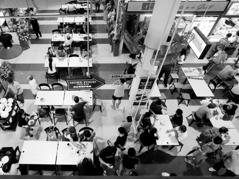 The findings of the study suggest that hawker food prices in newer estates, or in estates with few hawker centres, tend to be higher. TODAY file photo