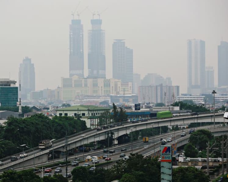 Earthquake with a preliminary 5.6 magnitude shakes Jakarta