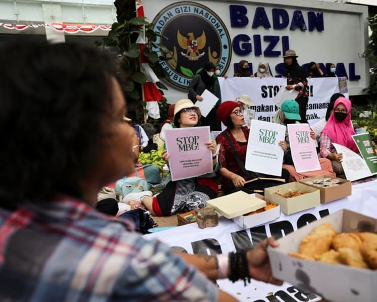Indonesia investigates more free meal poisoning cases after 700 students fall ill: Official