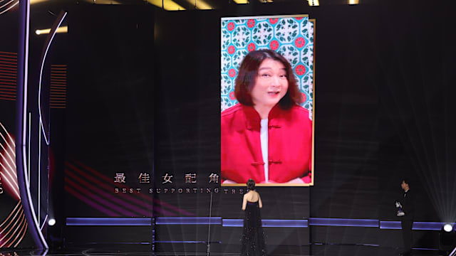 【红星大奖2026】三届视后陈莉萍夺下“最佳女配角”，透过视频表达谢意！