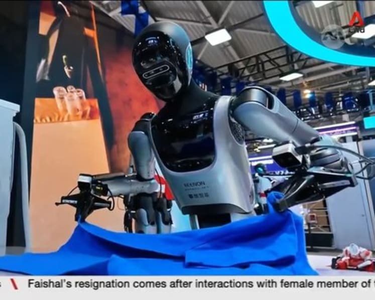 From laundry to retail: Humanoid robots shine at China's World AI Conference