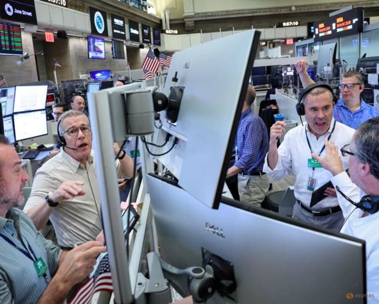 October ends with a thud for Intel, Reddit, AI stalwarts