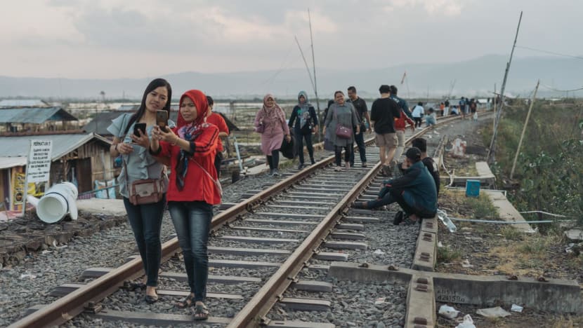 Viral tren taruh batu di rel kereta api, KAI: Bisa picu kecelakaan dan dipenjara