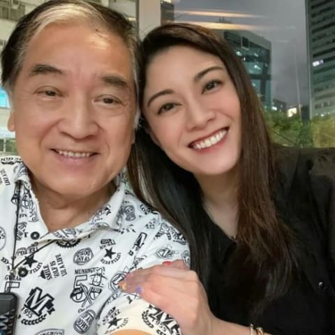 明星惊喜现身金婚盛宴！廖碧儿赴加拿大感动全场，父母金婚之喜