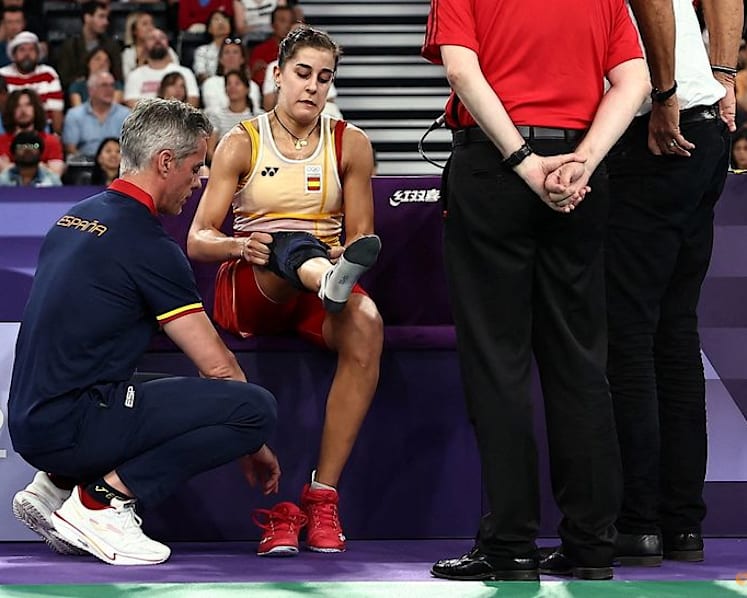 Badminton-Former Olympic champion Marin retires due to knee injury
