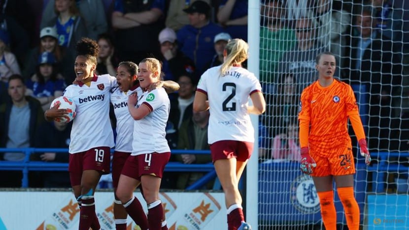 Chelsea held by West Ham but stay top of WSL