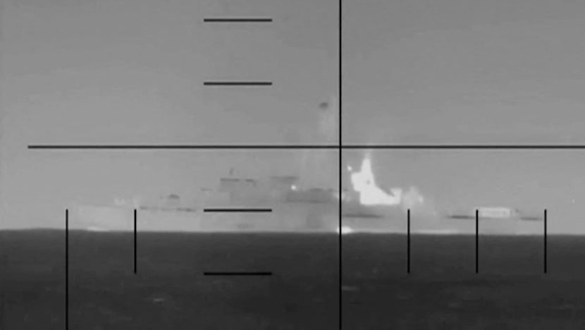 Kapal selam AS tenggelamkan kapal perang Iran di laut Sri Lanka, 80 orang tewas