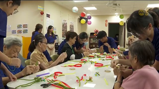 理解问答：更多学生团体在学校假期当义工
