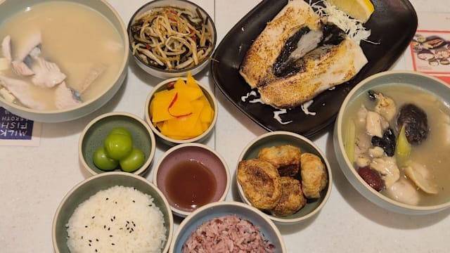 主打3种风味烤虱目鱼肚、6款暖心汤品，来Milkfish & Broth吃得营养又满足！