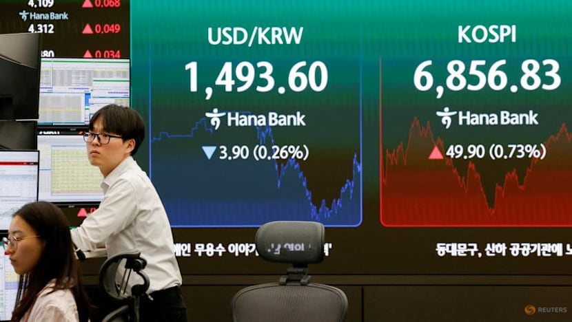 Volatile South Korean shares soar on renewed semiconductor buying