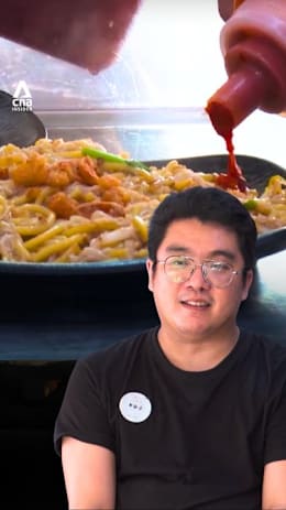 He gave up a S$10K tech job to sell Hokkien mee