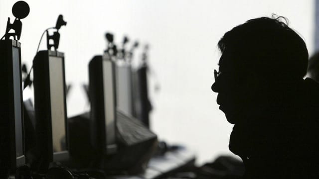十名男女涉嫌串谋电信诈骗 所得超过20万被警方调查