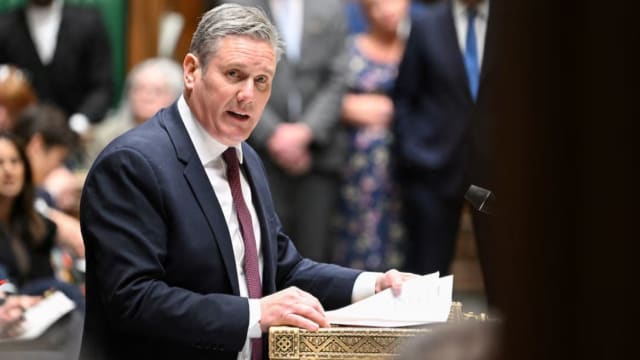 英国各地爆发示威骚乱 首相颁布措施设法恢复秩序