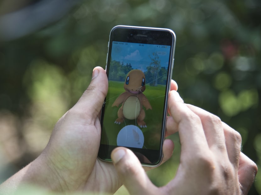 A Pokemon Go player is trying to catch Charmander, one of Pokemon's most iconic creature, in New Delhi, India, Monday, July 22, 2016. Photo: AP