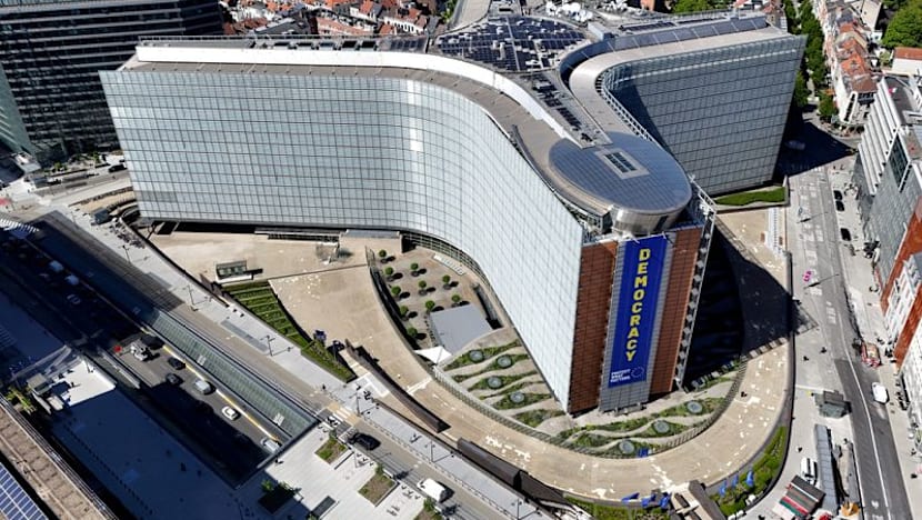 EU Commission signs contract to expand IRIS2 satellite constellation