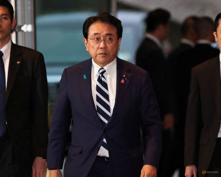 Japan trade minister holds brief talks with Chinese counterpart amid diplomatic row