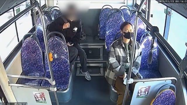 上海男子巴士内大便  公司：乘客可就近下车