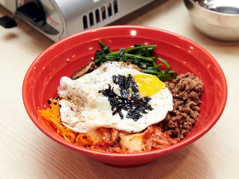 Ex-Ch 8 Stars Cassandra See And Tang Miaoling Now Run A Kopitiam Stall: "People Took Pics Of Us Scrubbing The Floor"