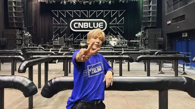 右膝半月板损伤　CNBLUE郑容和决定动手术
