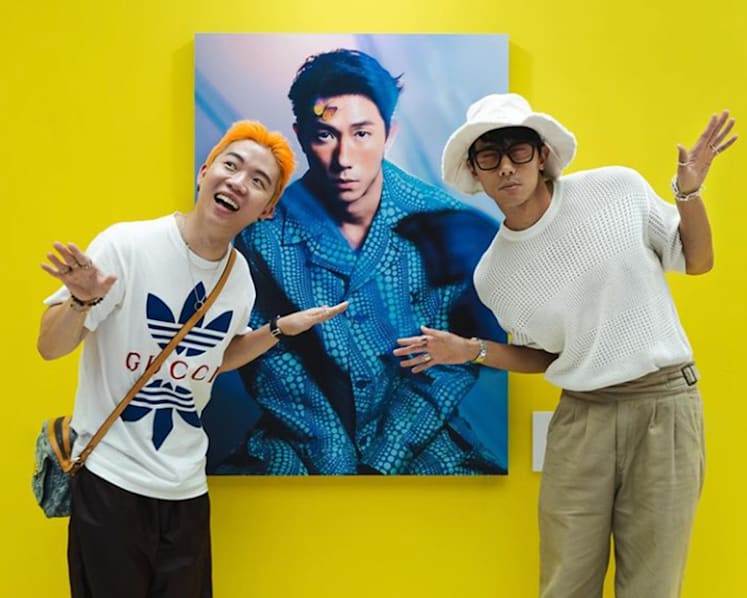 One of Singapore’s hottest celebrity photographers right now has Desmond Tan to thank for his big break