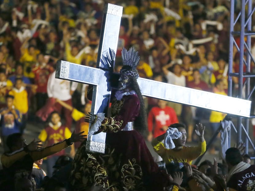 Huge Catholic parade held under heavy security in Manila