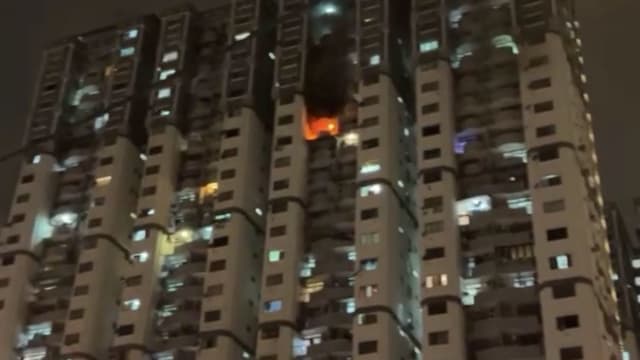 疑在阳台放烟火惹祸 吉隆坡公寓单位被烧毁