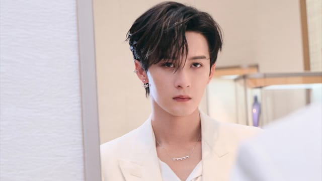 檀健次再陷感情风波，与小16岁新人演员交往掀争议！