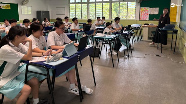 中小学印刷教材减少 一些科目使用互动式数码课本