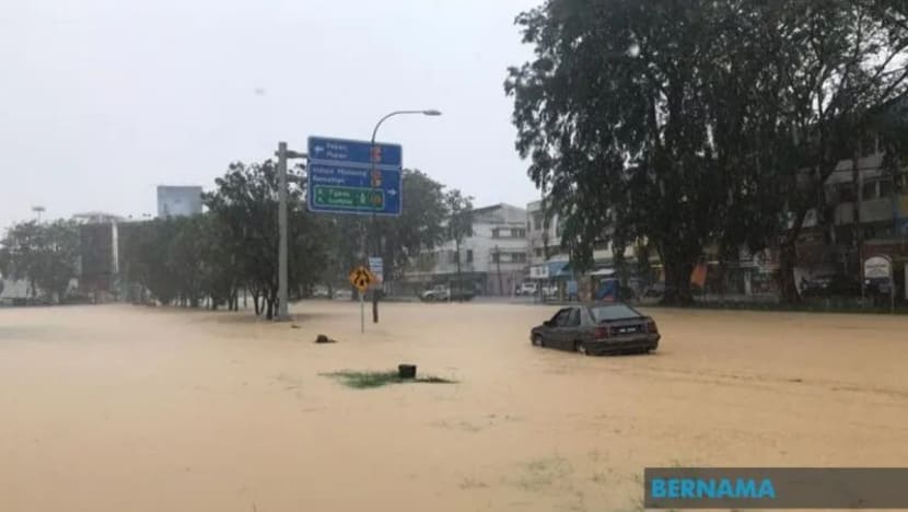 Anak sungai, saliran tersumbat antara punca banjir pantai timur M'sia lambat surut
