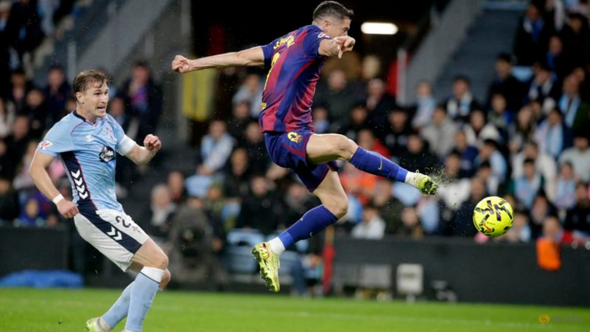 Lewandowski hat-trick steers Barcelona to 4-2 win at Celta Vigo