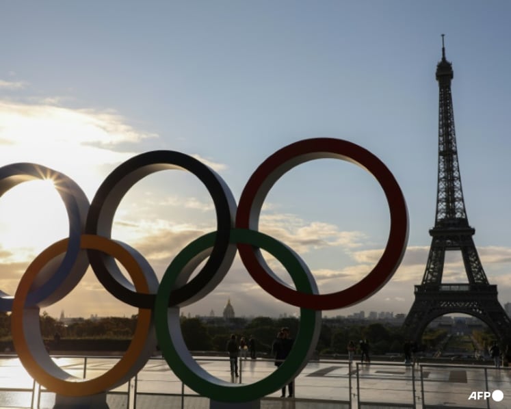 Commentary: Will French grouchiness snuff out the Olympics flame?