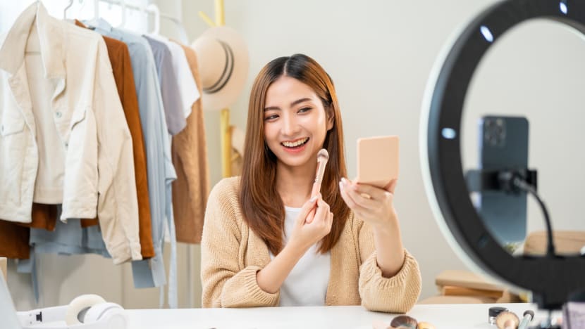 Rogoh Rp300 ribu sekali belanja kosmetik, Gen Z dan Milenial incar diskon online