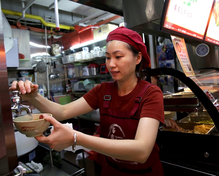 She left her office manager job at an MNC. A year on, she’s an award-winning hawker