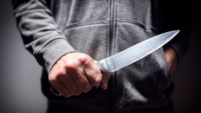 中国妇人带三娃拒切洋葱 被丈夫持刀捅死